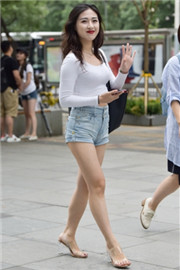 街拍福利网：夜景灯光人物摄影